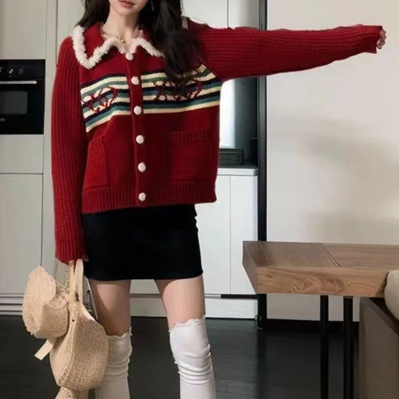 Fashionable Christmas and New Year red sweater, retro new autumn and winter style, slimming and trendy cardigan for women