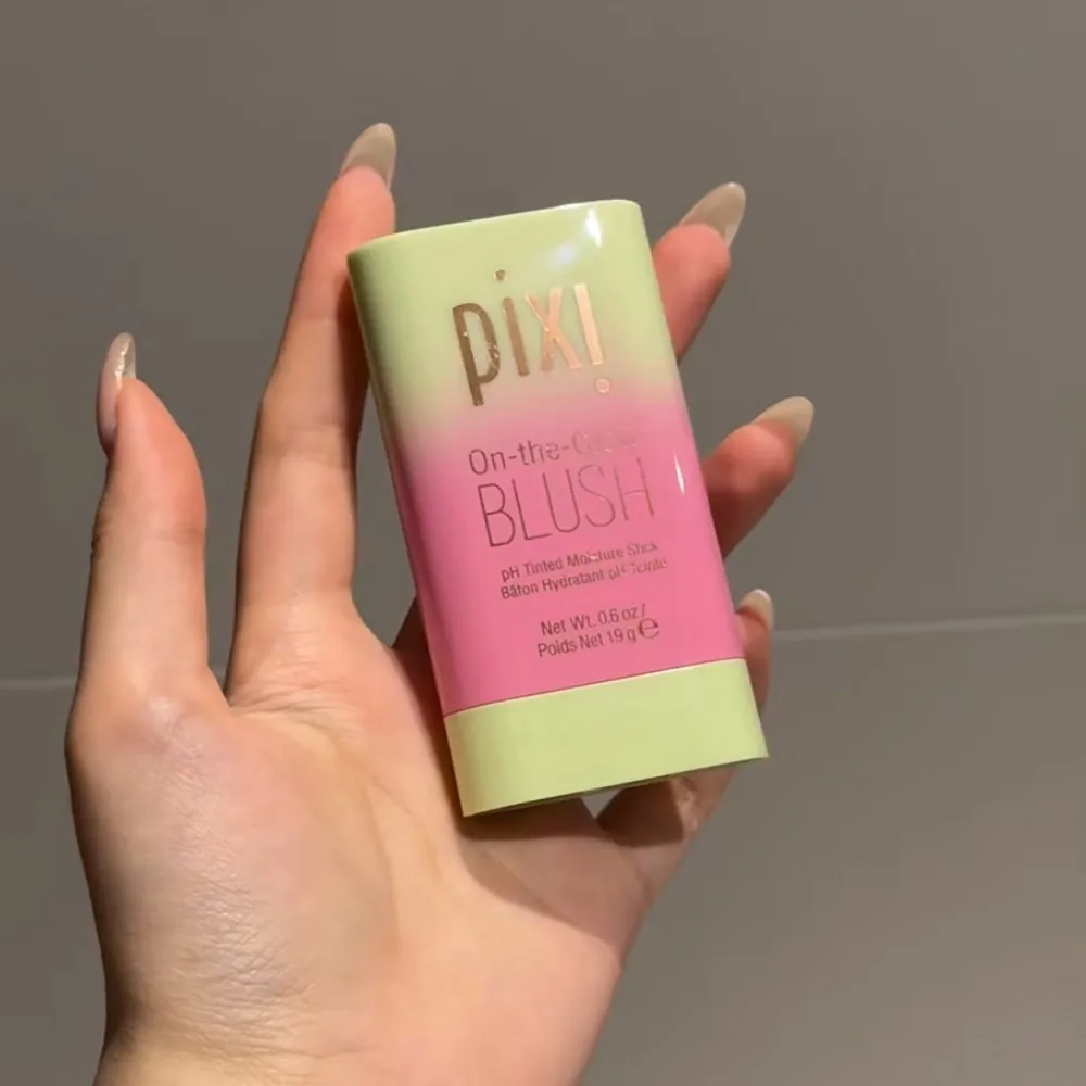 Pixi Functional Blush Stick Makijaż do twarzy Wodoodporny Łatwy w aplikacji Kremowy róż do policzków o wysokiej pigmentacji Rozjaśniający odcień skóry