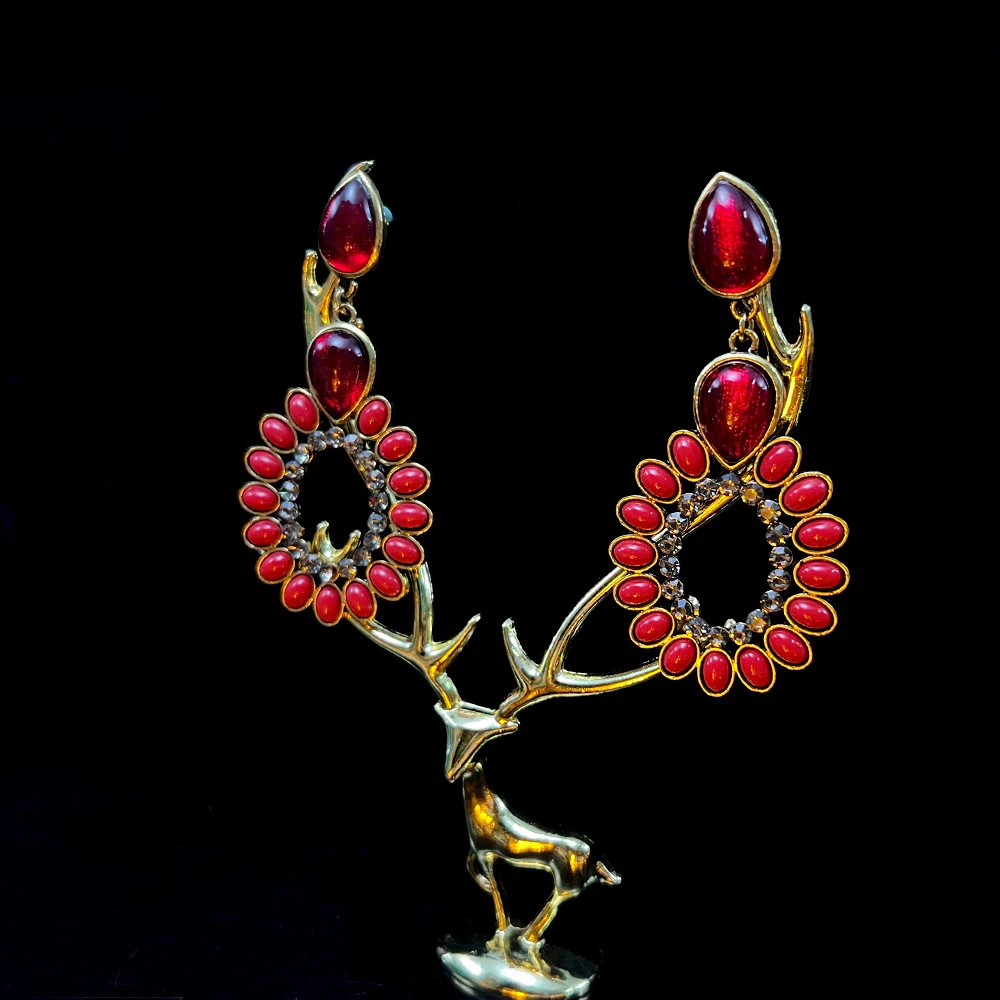 Luxury Exquisite Red Rhinestone Natural Stone WaterDrop Dangle Earrings for Women Fashion Bridal Wedding Accessories Runway Show