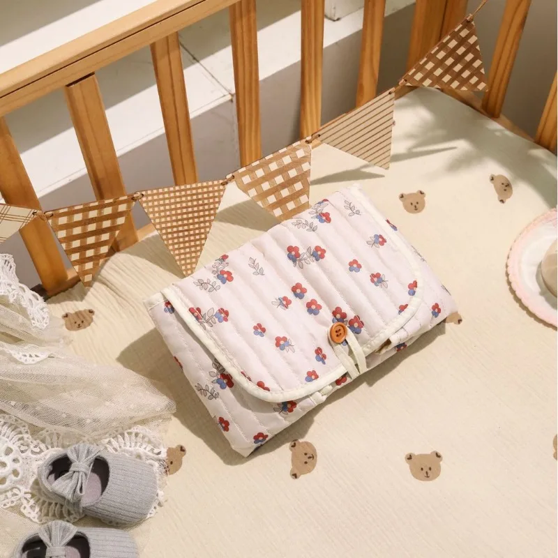 

Корейский стеганый коврик для новорожденных с дышащей цветочной вышивкой, впитывающий пот, складной многофункциональный пеленальный матрасик-сумка для подгузников для малышей