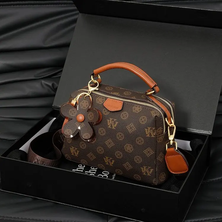 

Luxe Commute Crossbody Bag, Underarm Silhouette, Adjustable Shoulder Strap, Soft Texture, Everyday Chic, New 2026