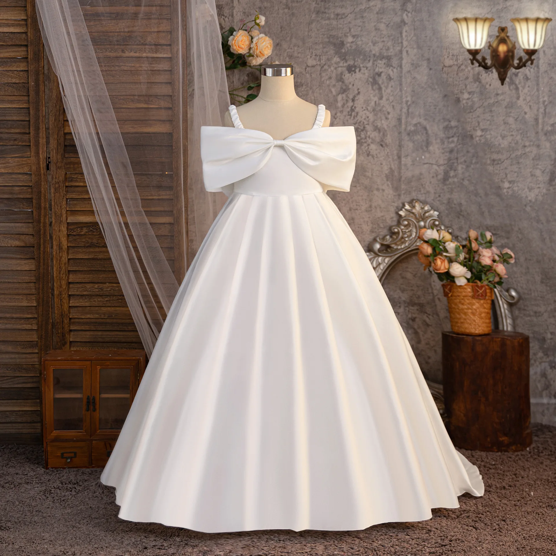White Trailing Princess Dress For Teen Girl Baptismal Wedding Dress Halloween Costume Evening Dress Big Bow Girls Party Dresses