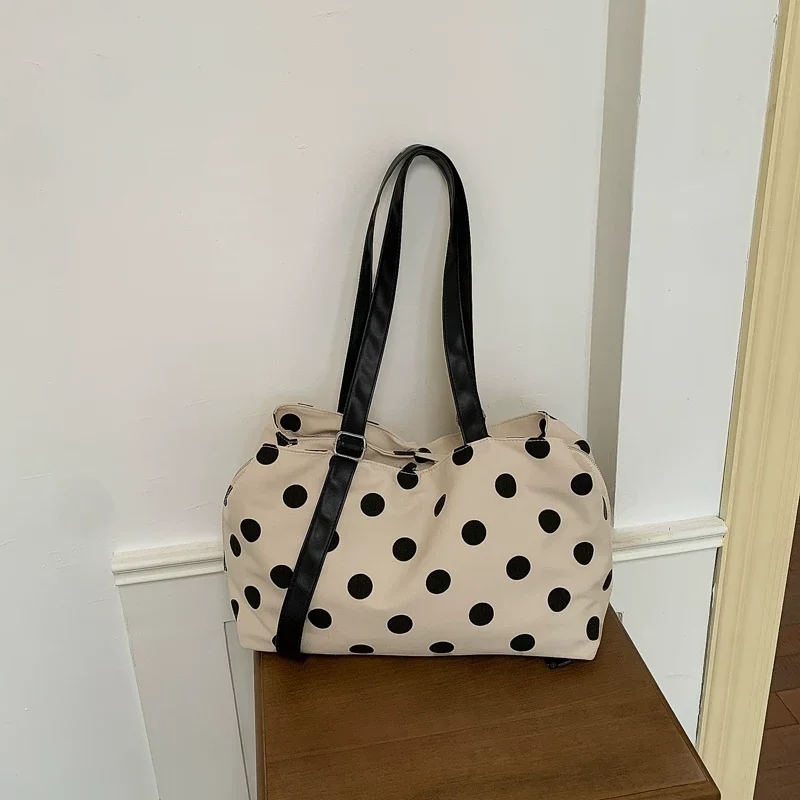 

Canvas Polka Dot Tote Bag Women 2026 Autumn Large Capacity Zipper Easy Carrying Underarm Bag Commuter One Shoulder Crossbody Bag