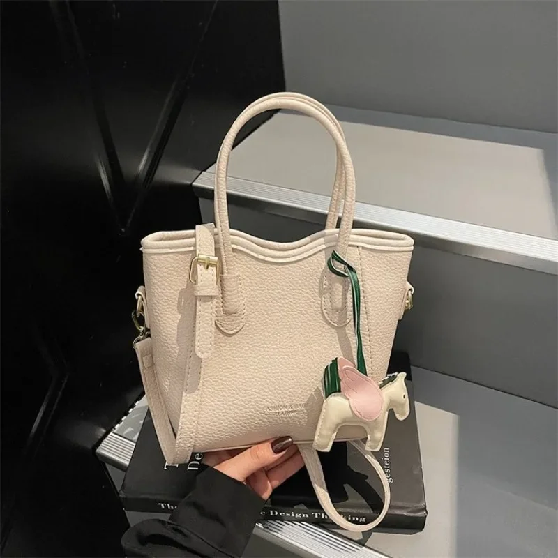 

Elegant Minimalist Vintage Diaper Bags For Ladies Fashionable Designer Tote Bag High-End Leather Shoulder Bag Simple Casual