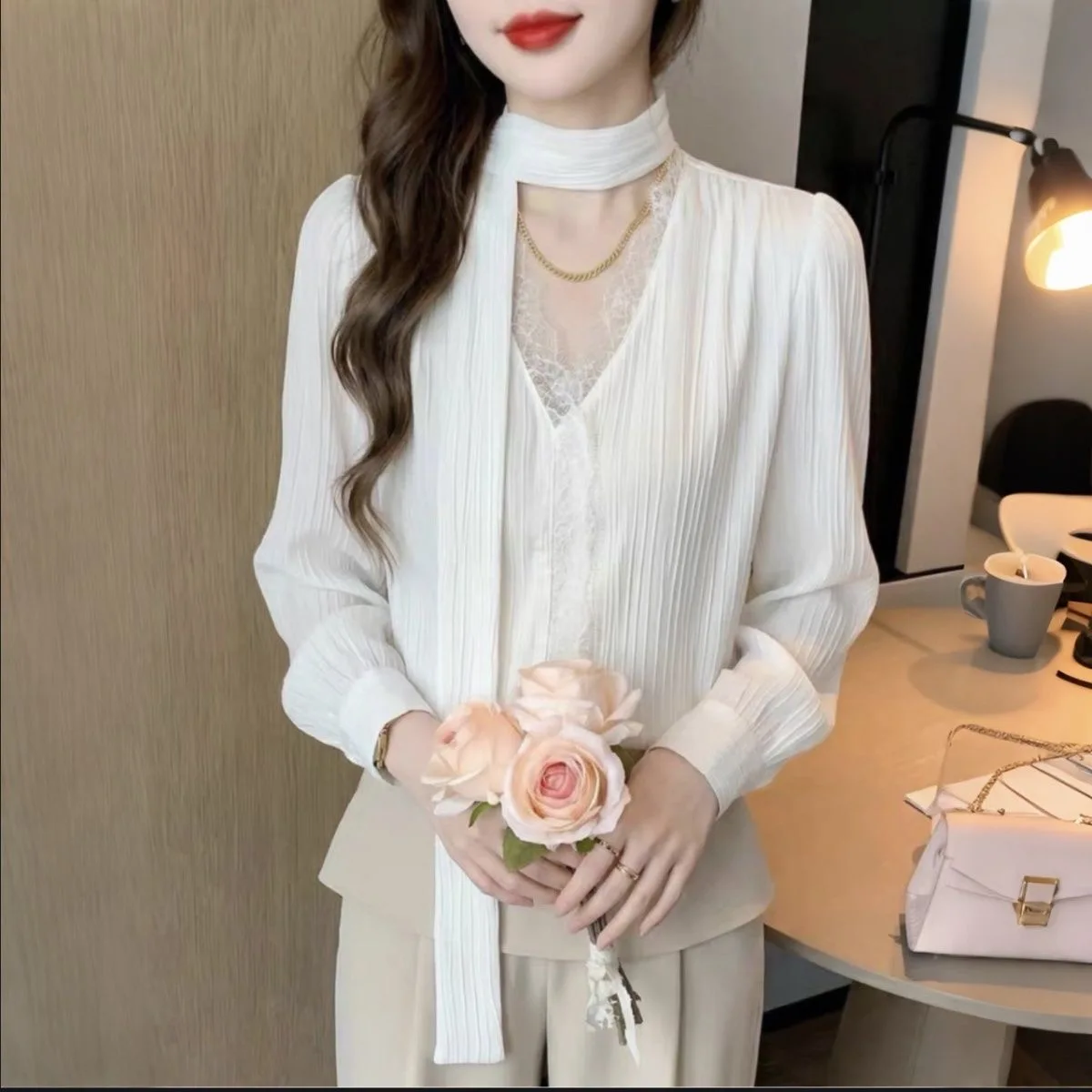 

Элегантная женская блузка из шифона с кружевом, весенний дизайн, цвет абрикосовый, в нежном стиле, с V-образным вырезом, из полиэфирного волокна