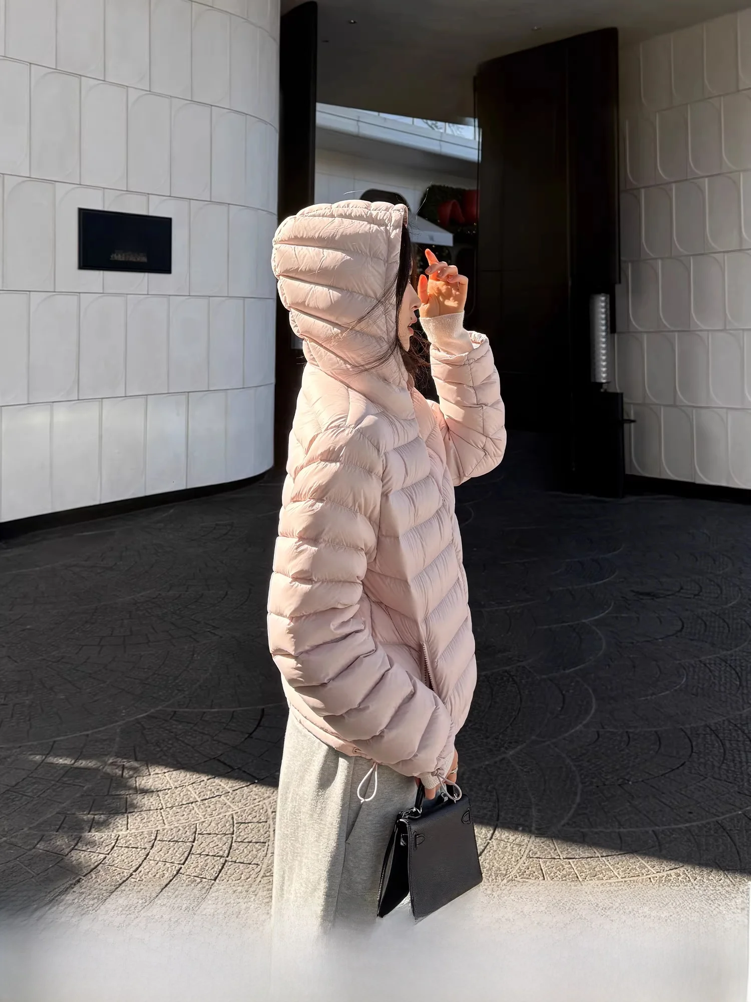 

Женская пуховая куртка Yang Xiao Yao Miu Sle в студенческом стиле, с горизонтальным цветовым блокированием, капюшоном, 95% белый гусиный пух, зимняя верхняя одежда, новинка...