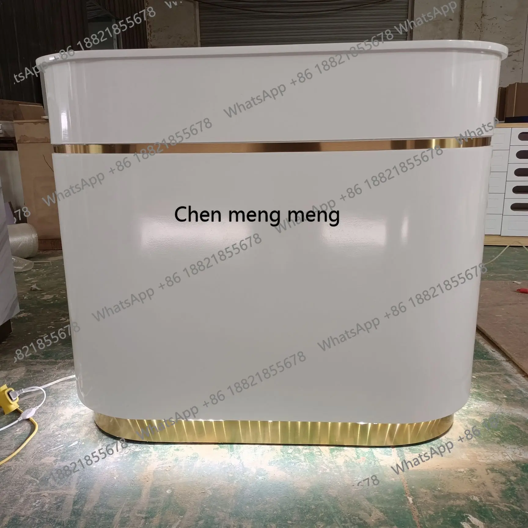 X نادي صالون تجميل صحي بسيط وحديث، طلاء آخر