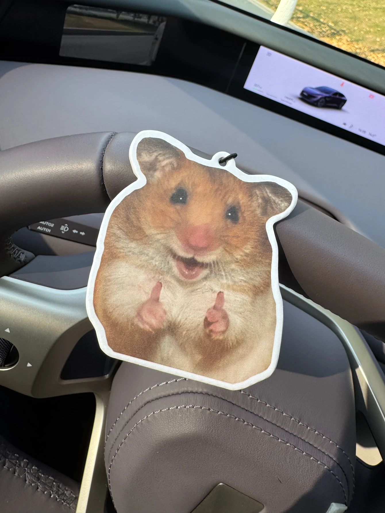 Hamster Emoticon Design Hilton (Hotel Scent) Neutral Car Perfume and Non-Toxic Air Freshener |   Natural Essential Oils and Aromatherapy Scent Tablets (Noroili/Grapefruit/Cedar) |   Hanging Type and Dual-Purpose with Vent Clip |   Long-Lasting Fragrance for 60-90 Days |   Deodorize and Purify the Air |   Suitable for Use in Cars, Homes, Wardrobes, and Bathrooms. |   Cartoon Animation Design |   Same Fragrance as the One Sold in the Store |   Create