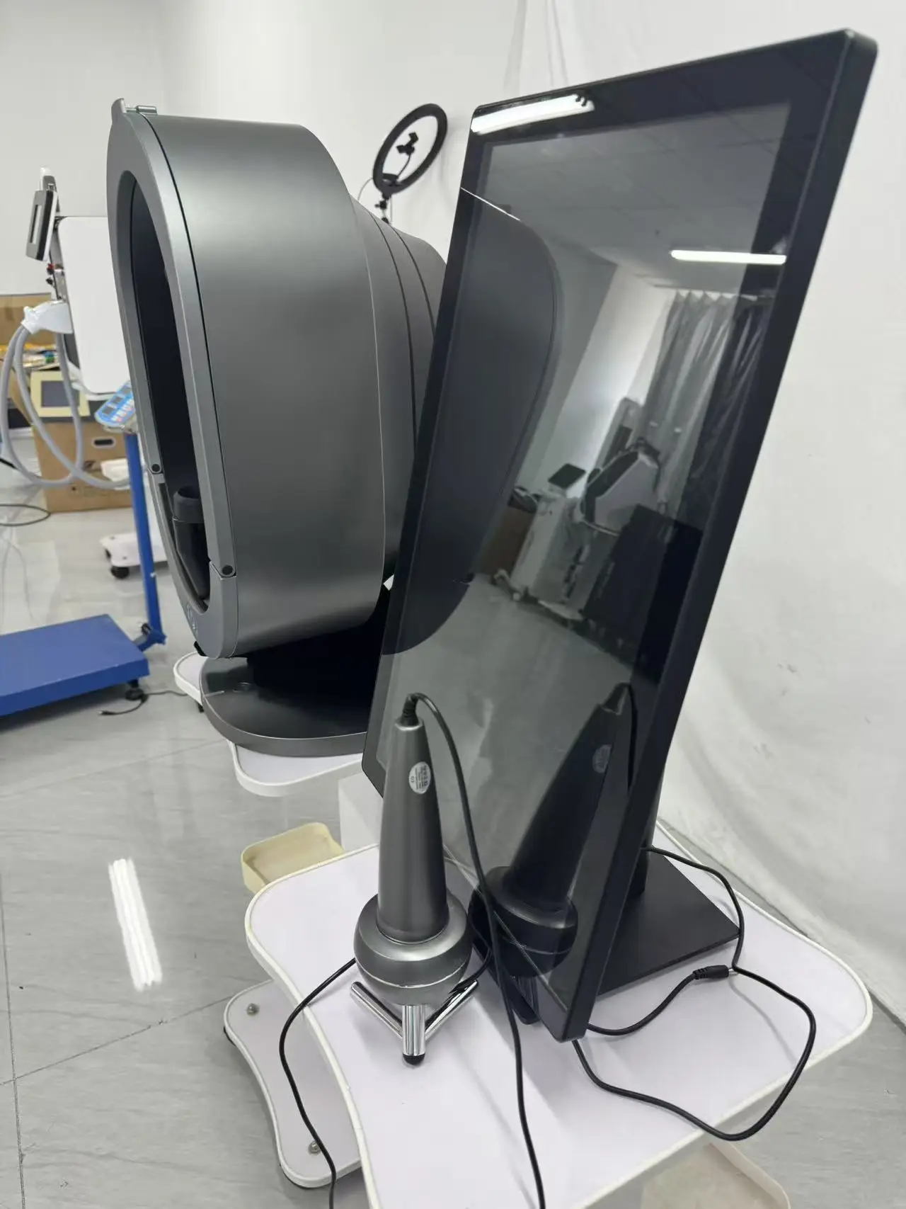 

3D Three-Dimensional Skin Analyzer Machine High Precision Magic Mirror Skin Analysis Scanner Detector for Salon.