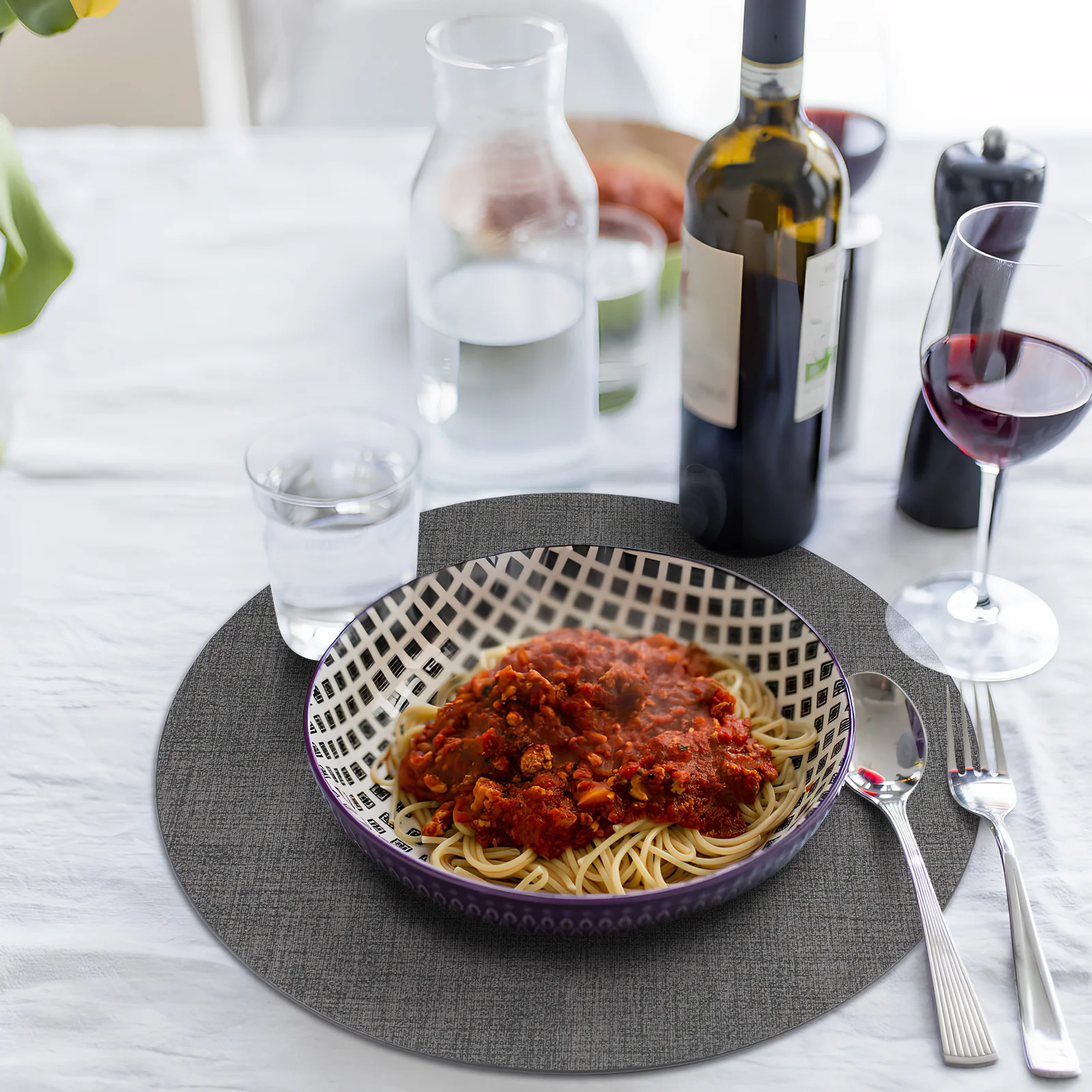 

4Pcs Round PVC Placemat Heat Resistant Non Slip Dining Table Plate Mat Protective Pad for Kitchen Patio Round Placemat