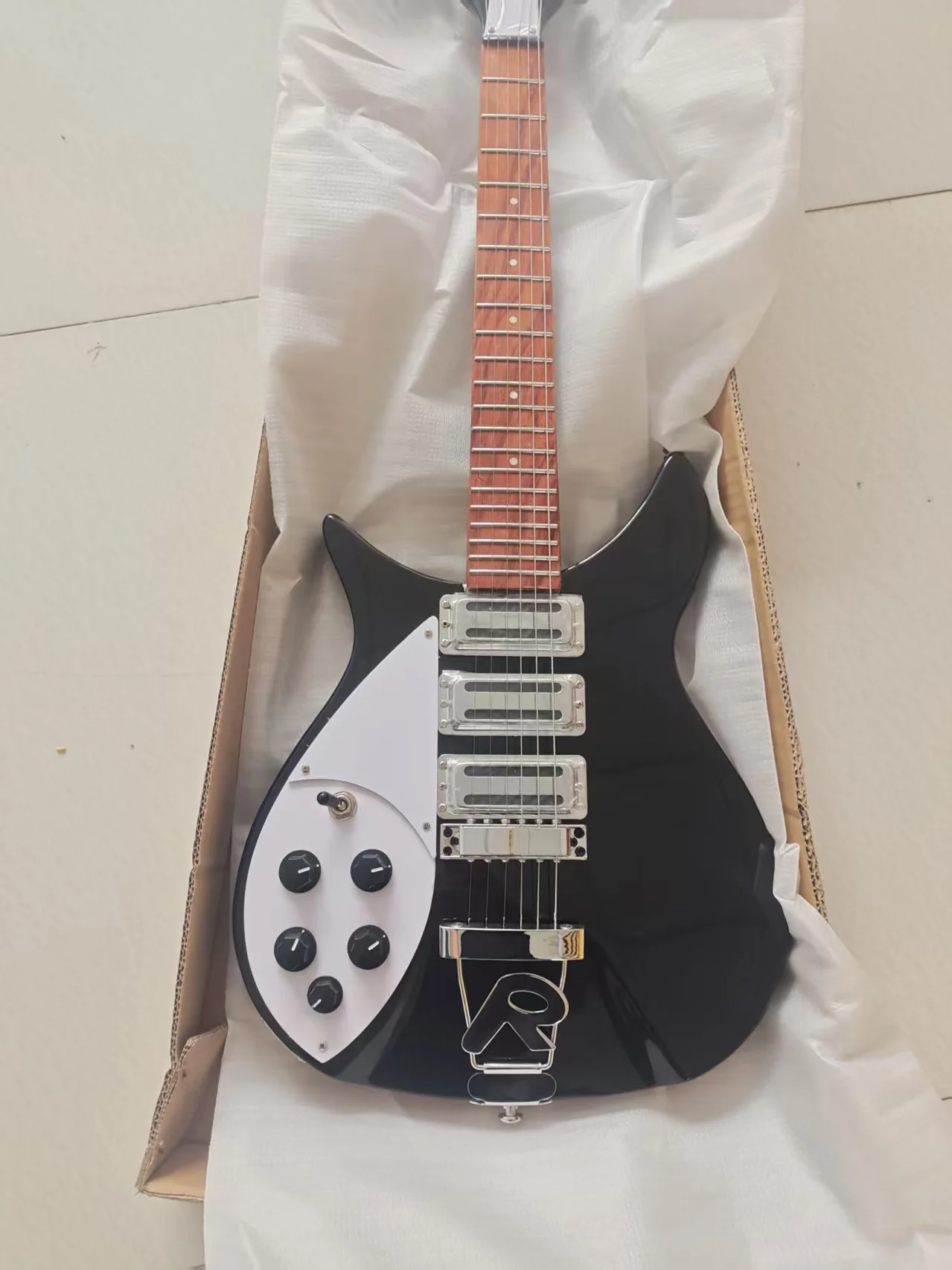 Left Hand Electric Guitar 325 6 Strings, Black Color, 3-Piece Pickup, High Quality Guitar, In Stock, Fast Shipping