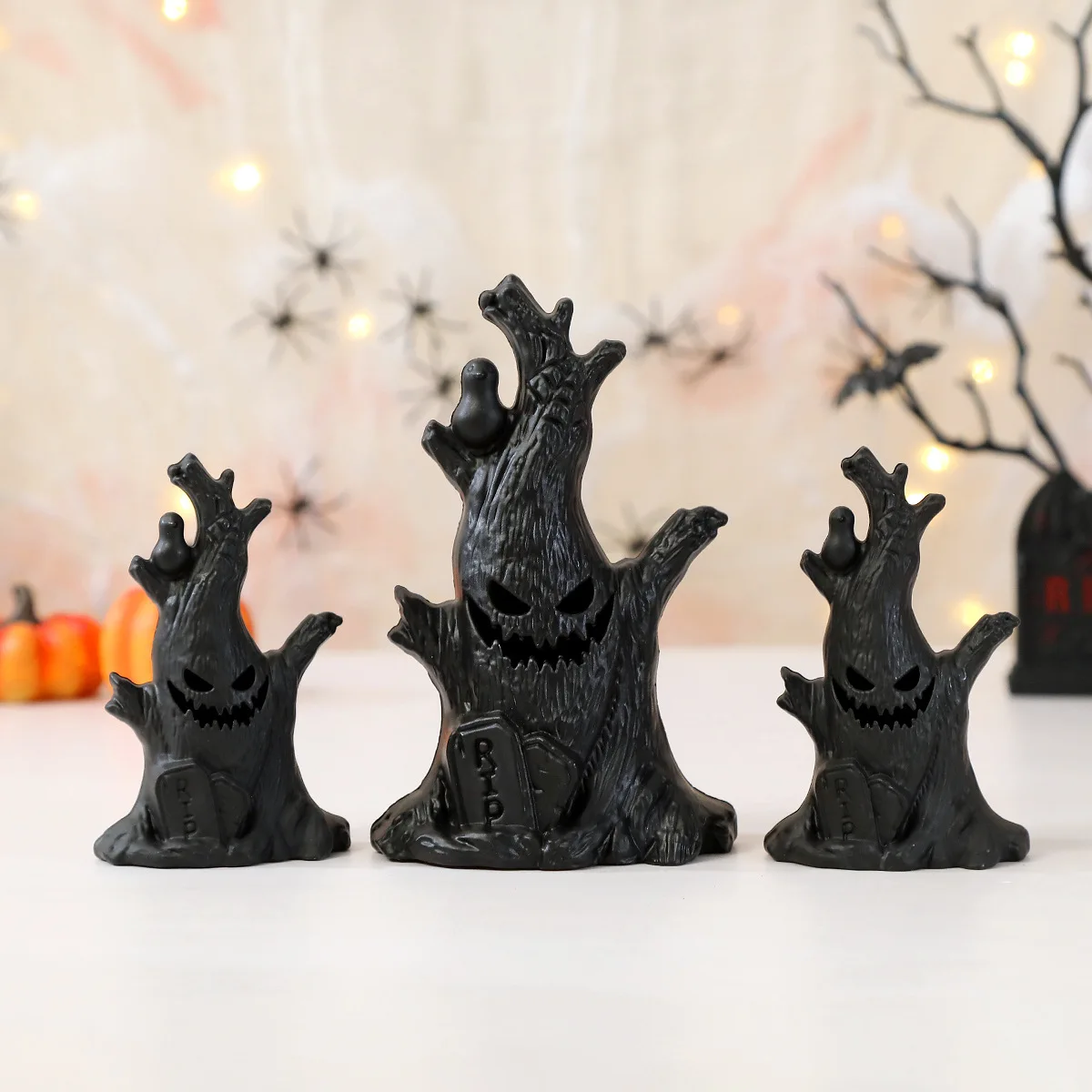 Gruselige beleuchtete Halloween-Ornamente – LED-Kürbislampe, Geisterbaumstumpf, flackernde Kerzen für die Dekoration im Innen- und Außenbereich – Detail 16