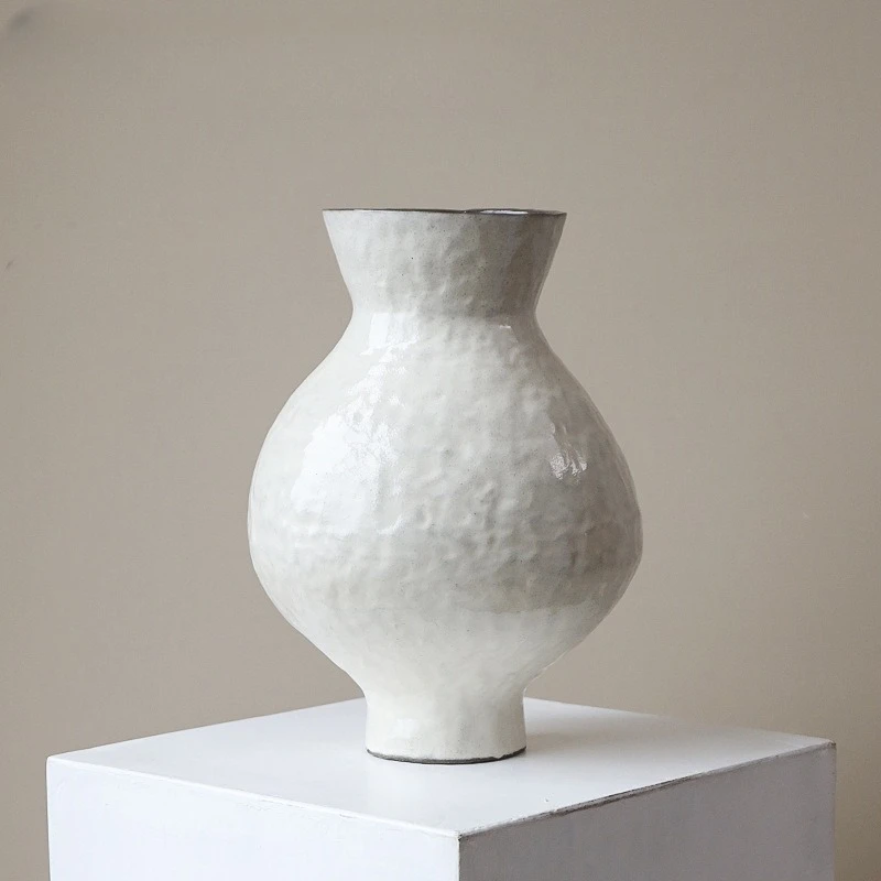 Ceramic vase, retro design sense, niche wabi sandy wind art flower ware, light luxury and high-end sense, Chinese style dried fl
