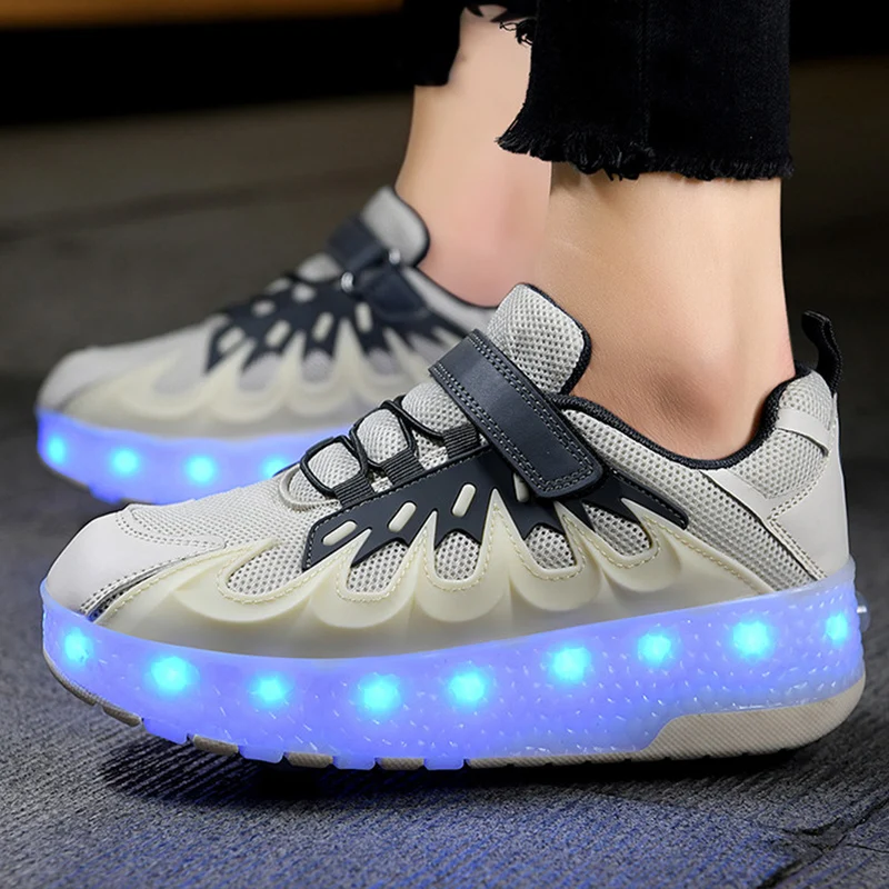 Sepatu anak-anak lampu LED, sepatu kasual anak-anak lampu LED anak laki-laki dan perempuan empat roda sepatu Roller Skating bercahaya sneaker mode anak-anak