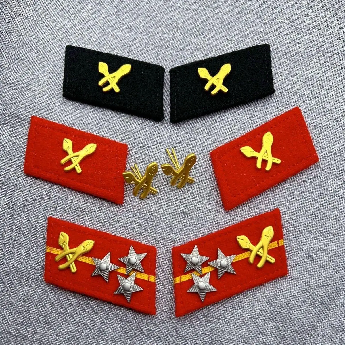 1 Pair Classic Technical Insignia Bronze Alloy Accessories Red Collar Badges Lapel Pin Uniform Epaulette Souvenirs Decoration