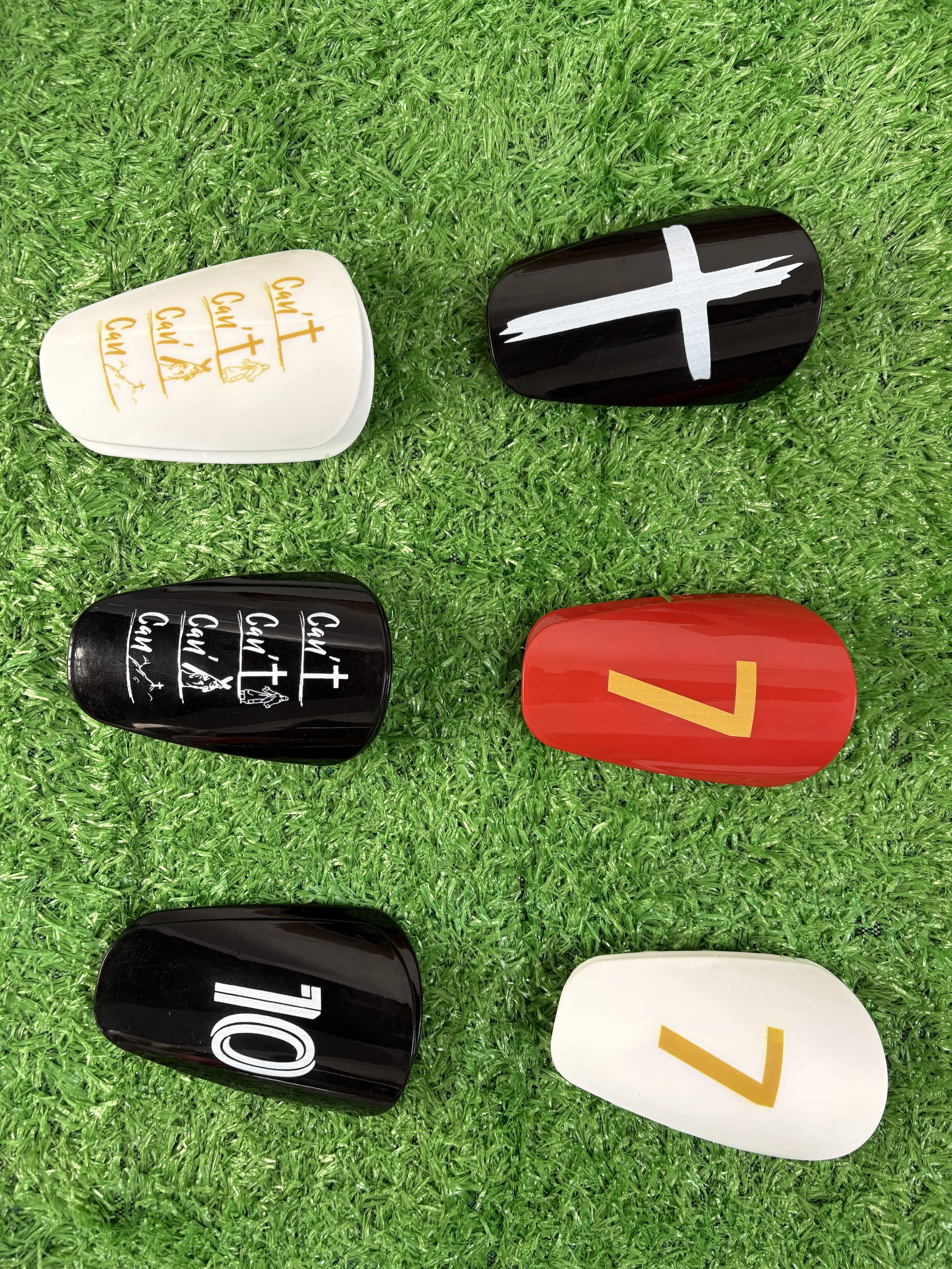 1/6 Pair M/L Size Soccer Shin Guards Personalized Graffiti Trendy Style for Adult and Youth Match Training