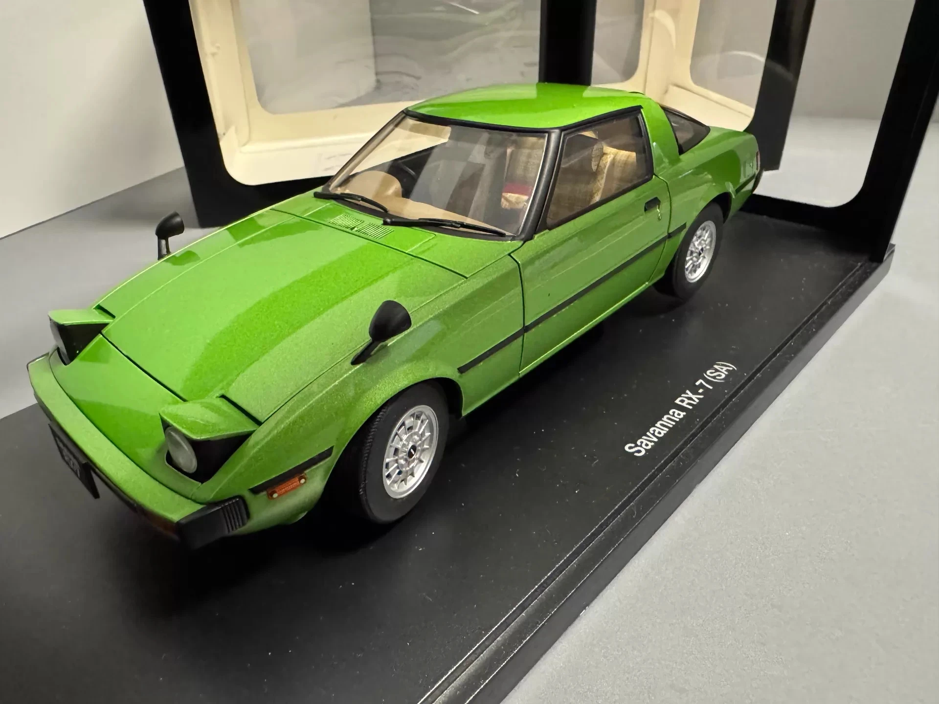 Autoart 1:18 Savanna RX7 Verde JDM Simulación Edición Limitada Coche Estático de Aleación Metálica Totalmente Abrible Modelo de Juguete Regalo