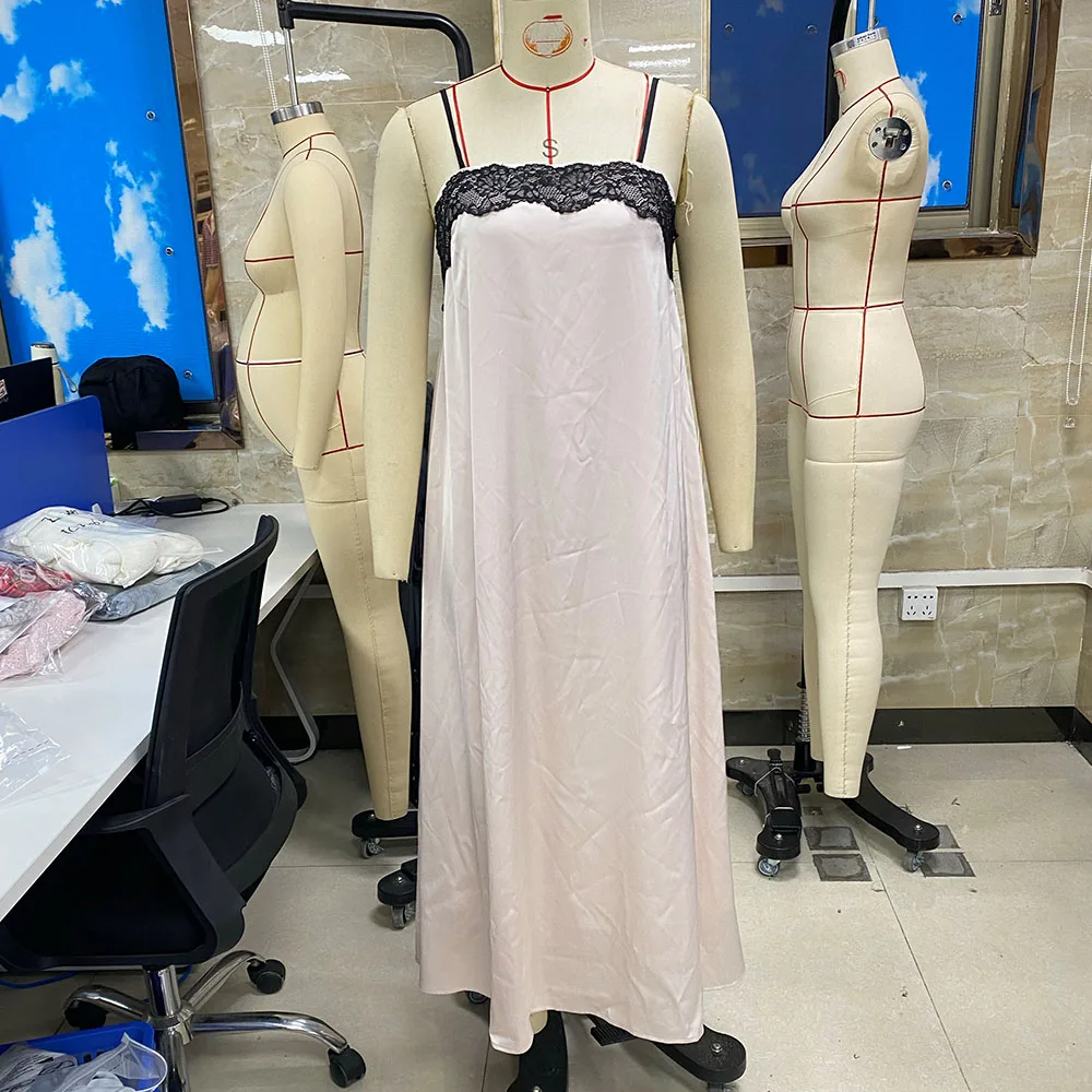 Frauen Sommer y2k Vintage Satin Spitze Patchwork Langes Kleid Einfarbig Ärmellose Spaghetti Strap Lose Club Party Maxi Kleid