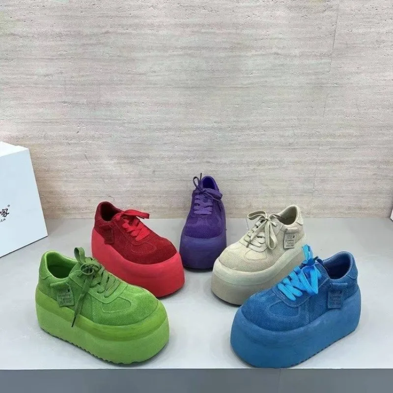 

Новые весенние кроссовки на платформе с круглым носком, на шнуровке, нескользящие, на низком ходу, с увеличенной высотой подошвы