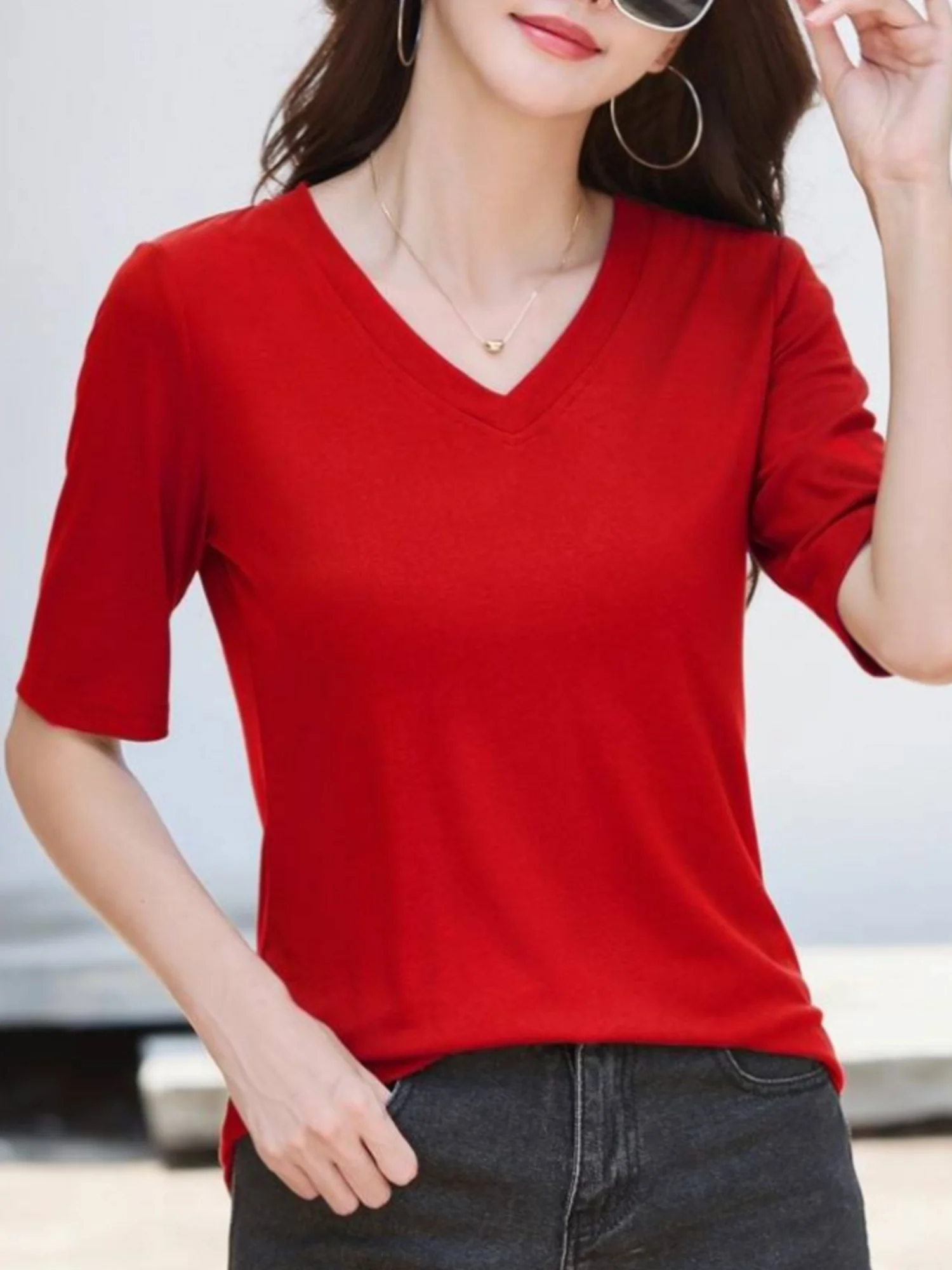 Womens Soft & Breathable Solid V-Neck T-Shirt - Casual Short Sleeve for Spring & Summer - Stylish Essential, Comfort Fit Wardrob