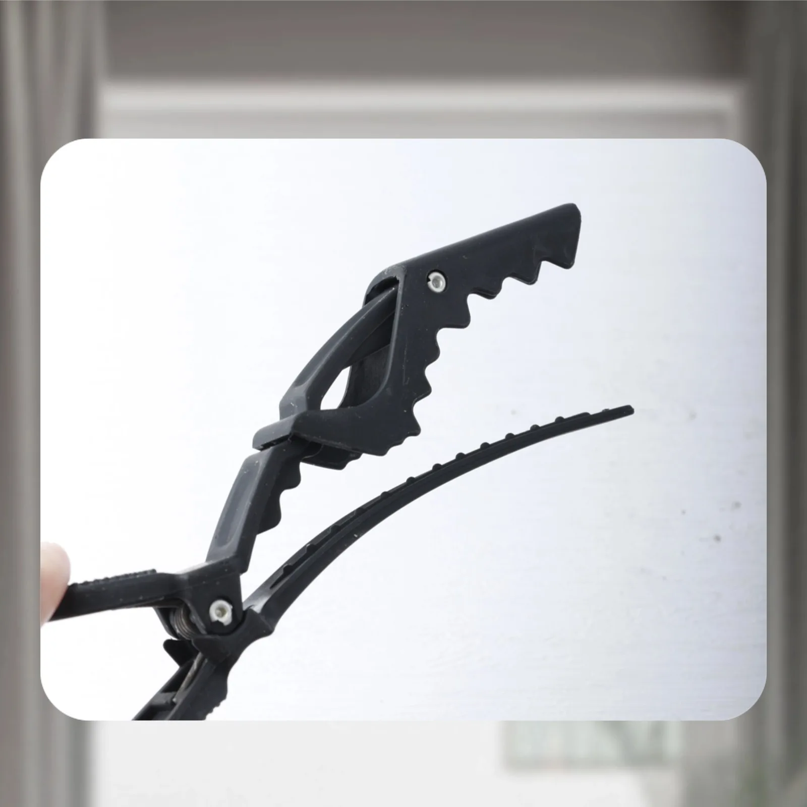 4pcs Black Crocodile Hair Clips Professional Salon Hair Cutting Alligator Clamps Women Hairdressing Styling Hairpins Accessories