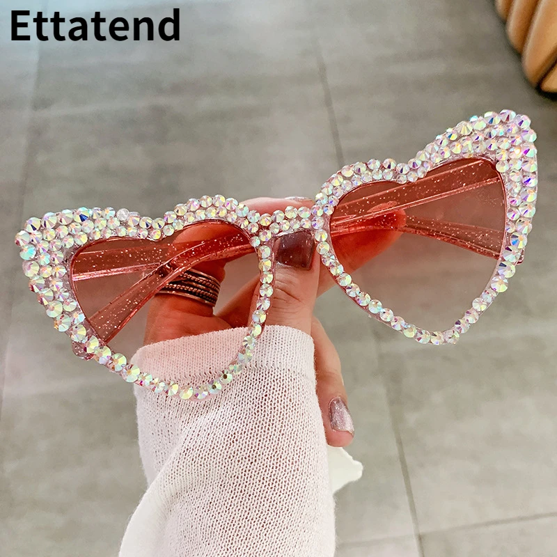 

New Fashion Cute Cat Eye Sunglasses Women 2022 Vintage Gradient Lens Heart-shaped Sun Glasses Bling Rhinestone Eyeglasses Uv400