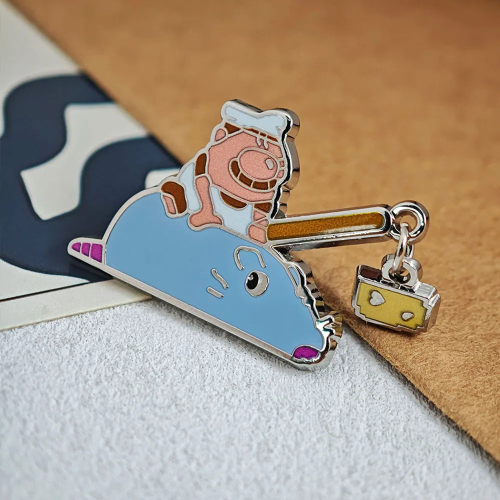 Pizza Tower Emaille-Pins, Gustavo und Brick Broschen, Lustige Spiel- und Film-Meme-Metallabzeichen mit Käse-Anhänger, Anstecknadel-Geschenk – Detail 1