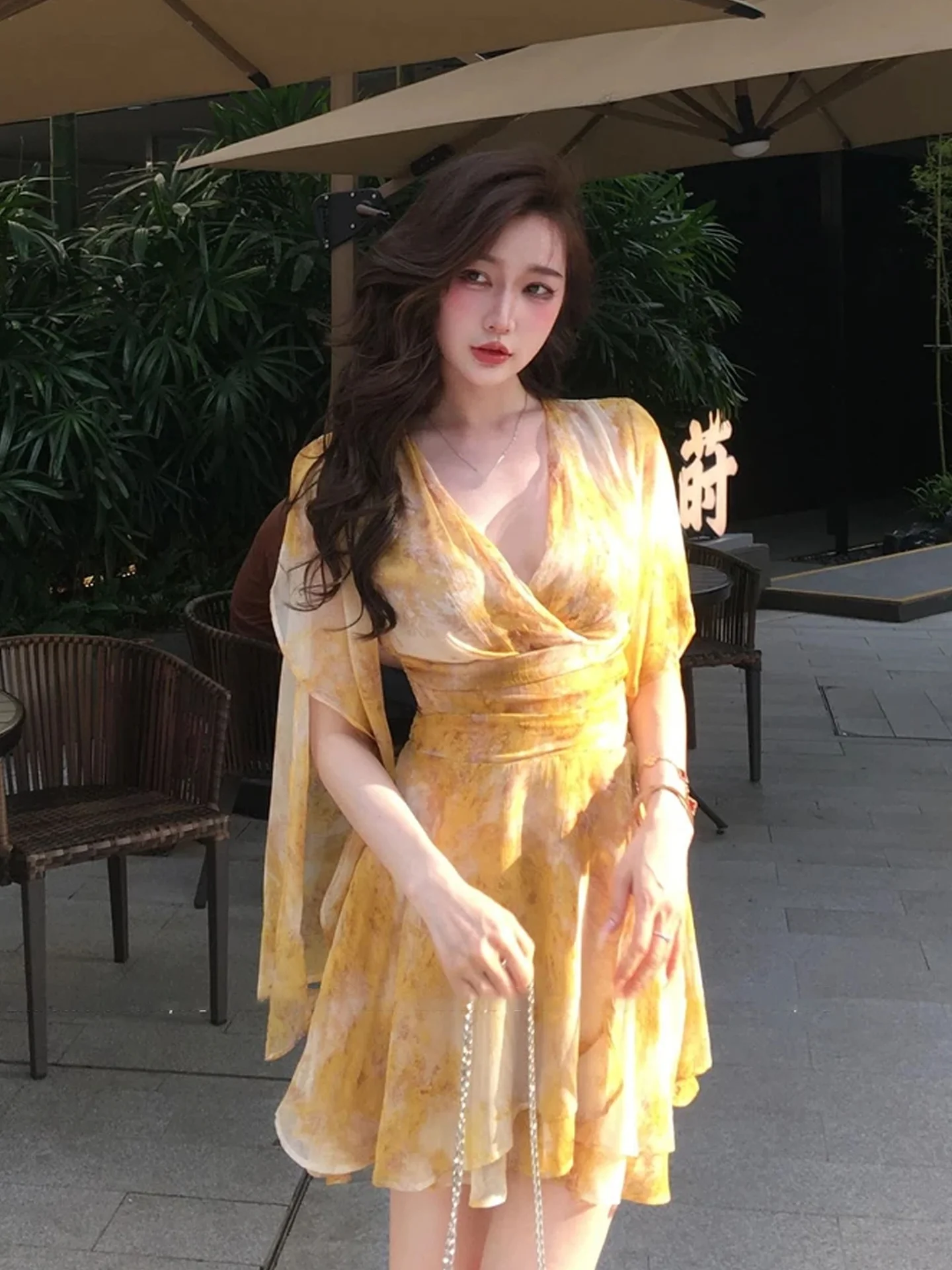 

Женская летняя повседневная короткая юбка XZY больших размеров с V-образным вырезом, желтым цветочным принтом и эффектом «чистого желания», в стиле «фея»