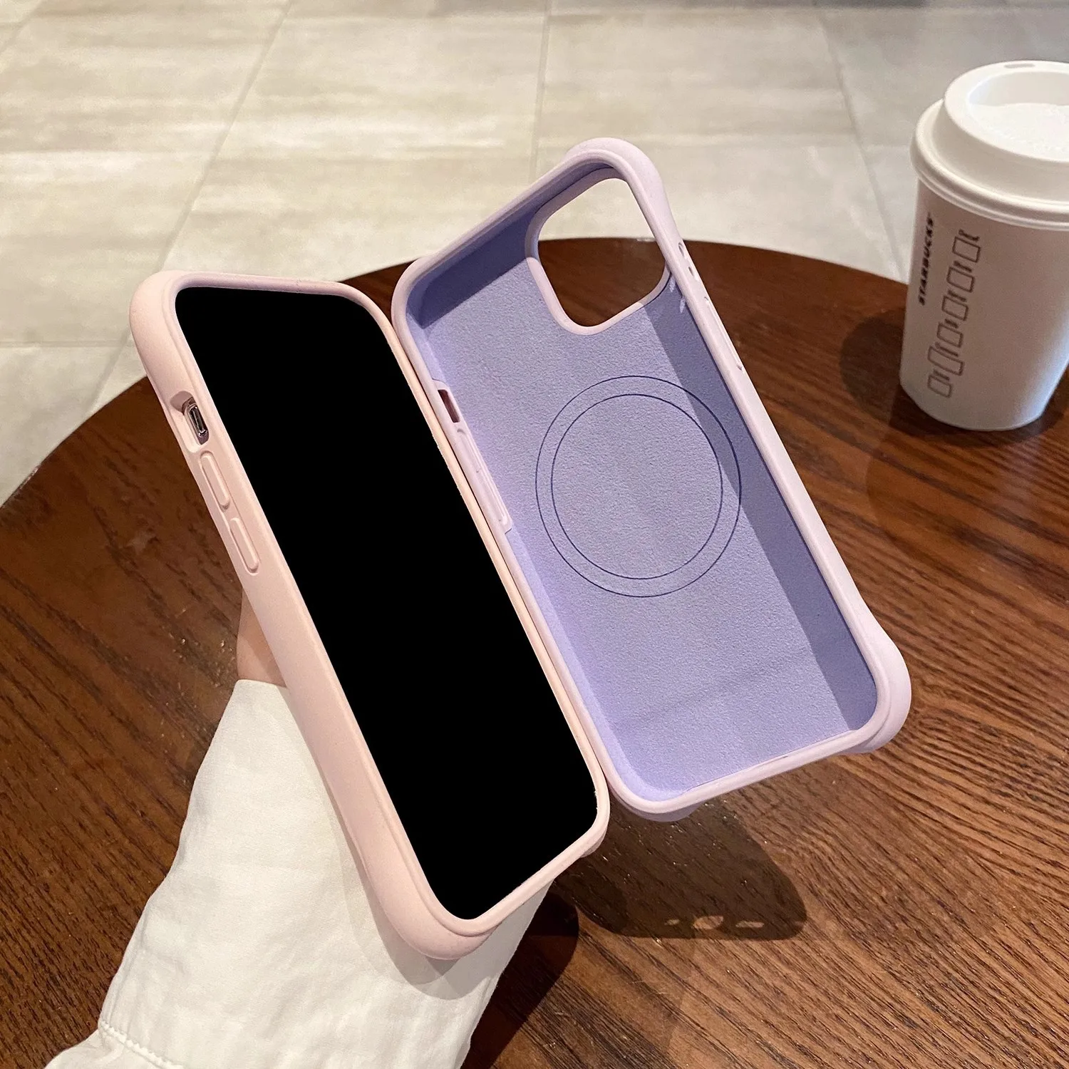 Applicable à iPhone16promax, étui de téléphone portable en silicone liquide magnétique ondulé, étui de protection anti-chute à quatre coins pour iphone 15