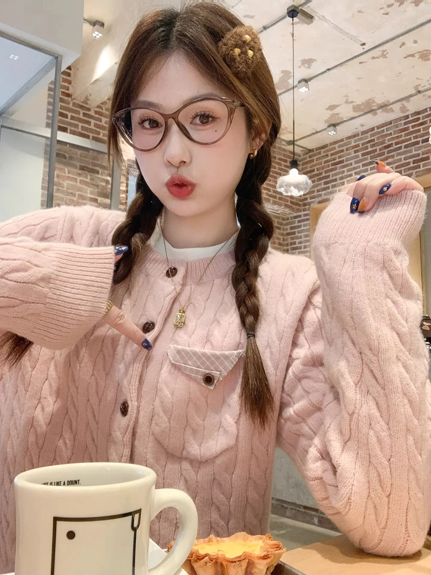 

Розовый вязаный свитер с узором косы, короткий или длинный рукав, женский модный корейский стиль, свободный крой, зимний топ, кардиган на пуговицах