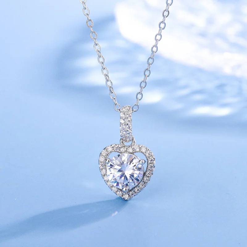 

Platinum PT950 Love Moissanite Necklace Women's Simple All-Match Heart-Shaped Pendant Clavicle Chain for Girlfriend