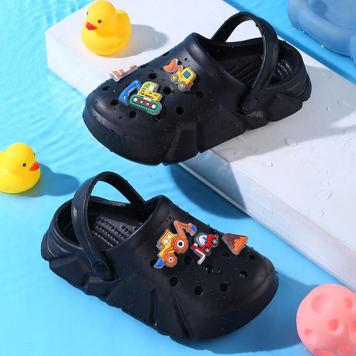 Breathable Clogs，With Cartoon Excavator Charms For Boys,  Lightweight Anti Slip Clogs For Indoor Outdoor Shower Beach Pool