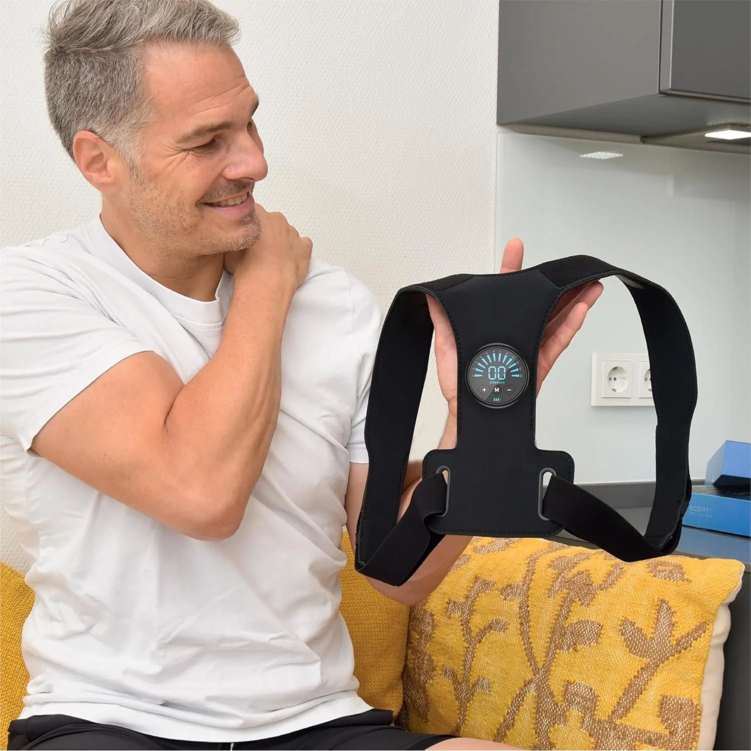 

Массажер для спины и корректор осанки с EMS-стимуляцией мышц - регулируемый пояс для поддержки плеч, облегчения боли и эргономичной работы в офисе