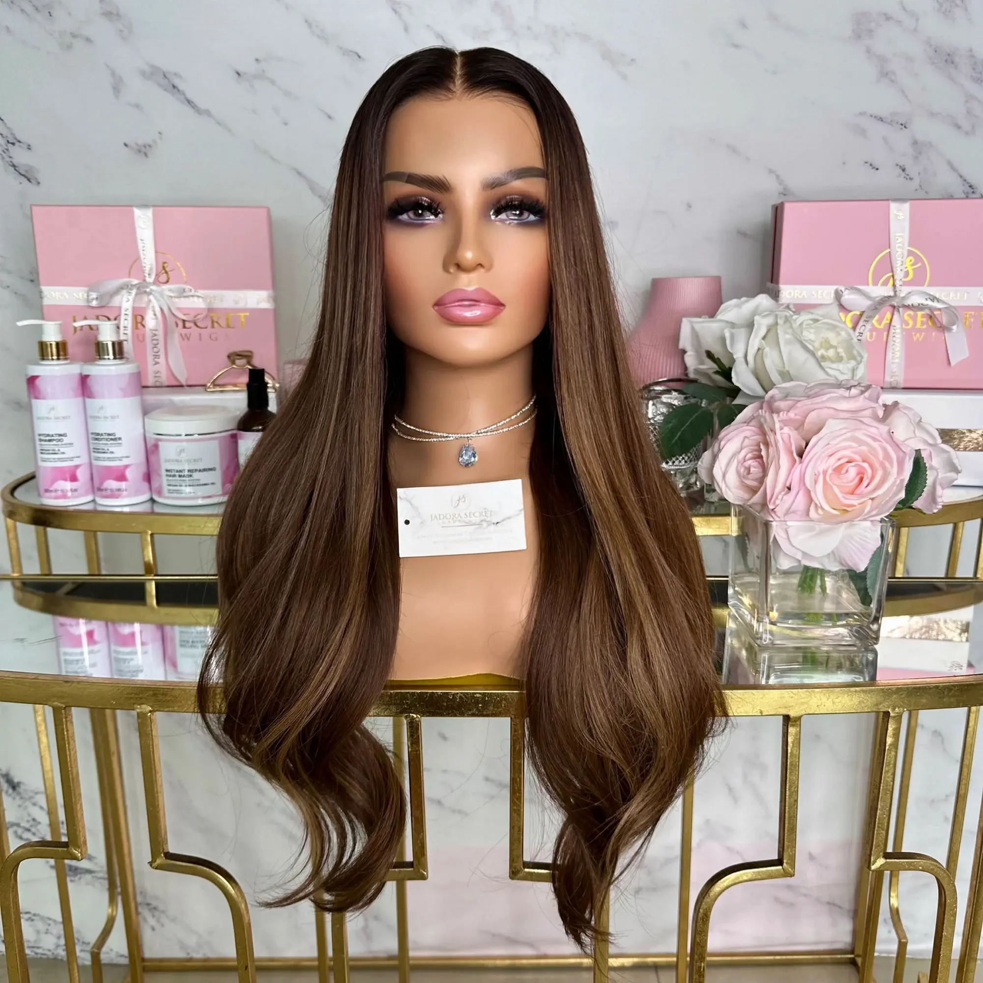 

Легко носить длинный парик с естественной волной 13x4 Средняя часть Ombre Каштаново-коричневый Мягкий синтетический парик спереди 26 дюймов Мягкие бесклеевые парики