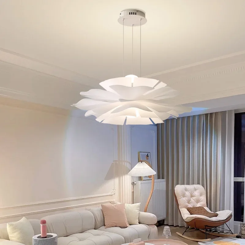 Lámpara de araña ins girl, lámpara de pétalos nórdica, princesa, habitación de niños, LED transfronterizo, viento crema, restaurante, dormitorio, mesa de tarjetas