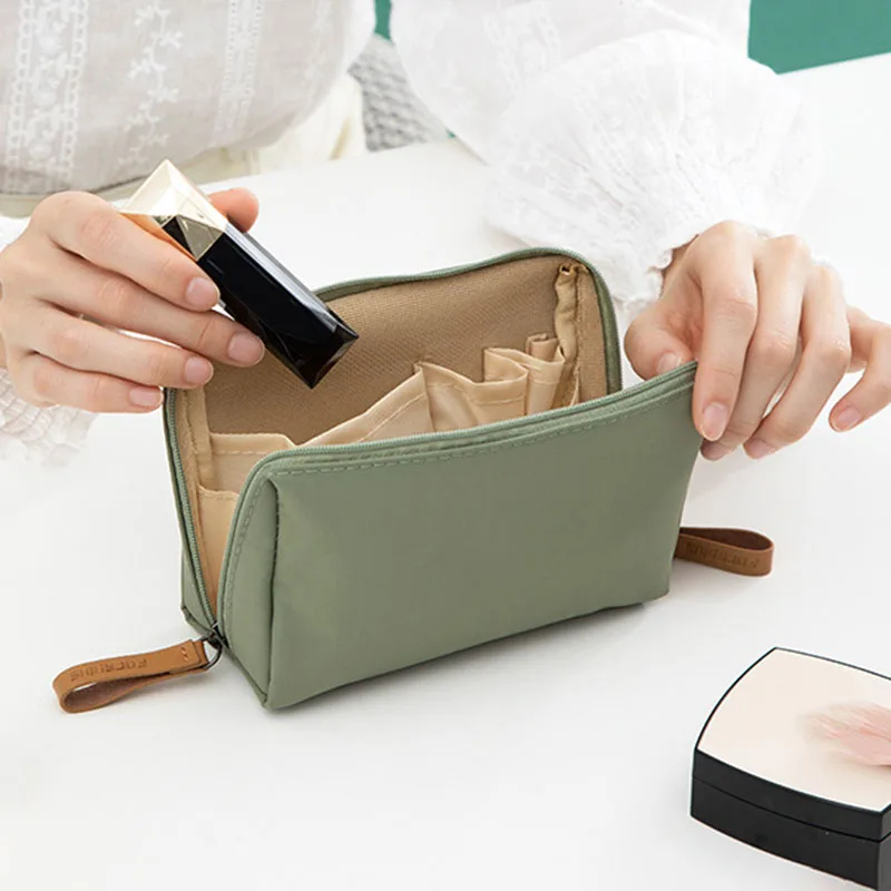 Borsa cosmetica da viaggio in stile Ins, Mini borsa per il trucco portatile con scomparti multipli, piccolo organizzatore di cosmetici