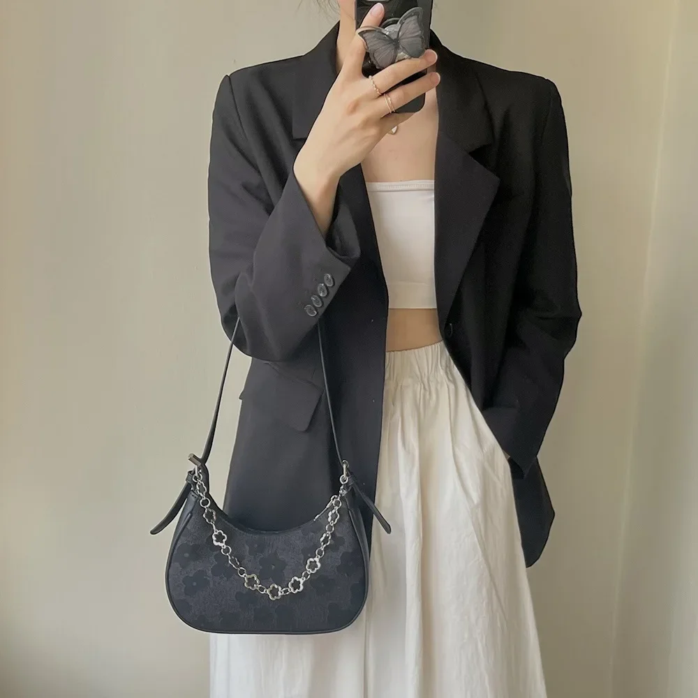 

A Niche Design Women, Han Ins, Versatile Crossbody Underarm Bag, Dating, Commuting, Flower Chain, One Shoulder Crescent Bag