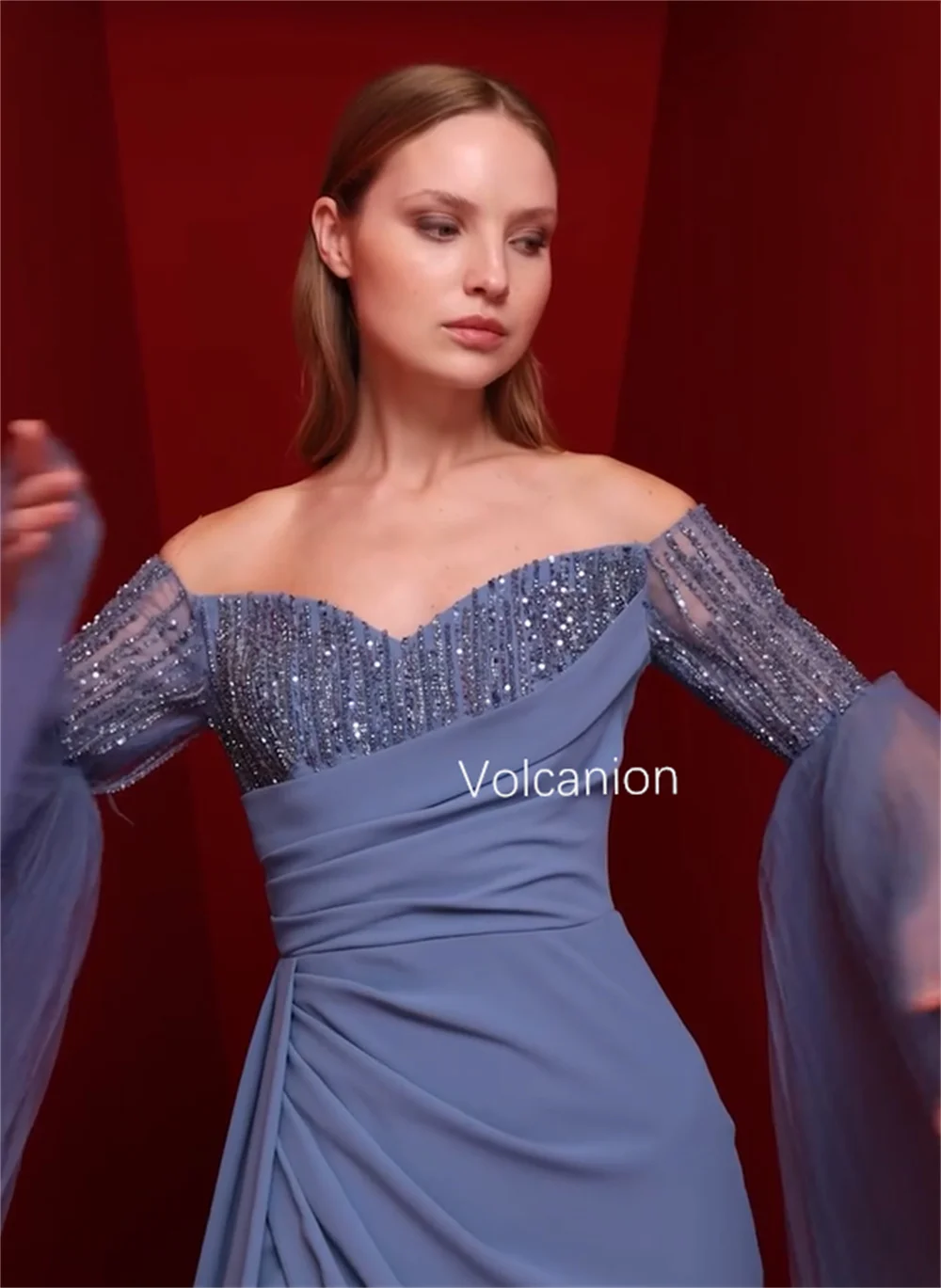 Abiti lunghi con spalle scoperte e pieghe in jersey con strass personalizzati Abiti lunghi su misura per occasioni di ballo di fine anno