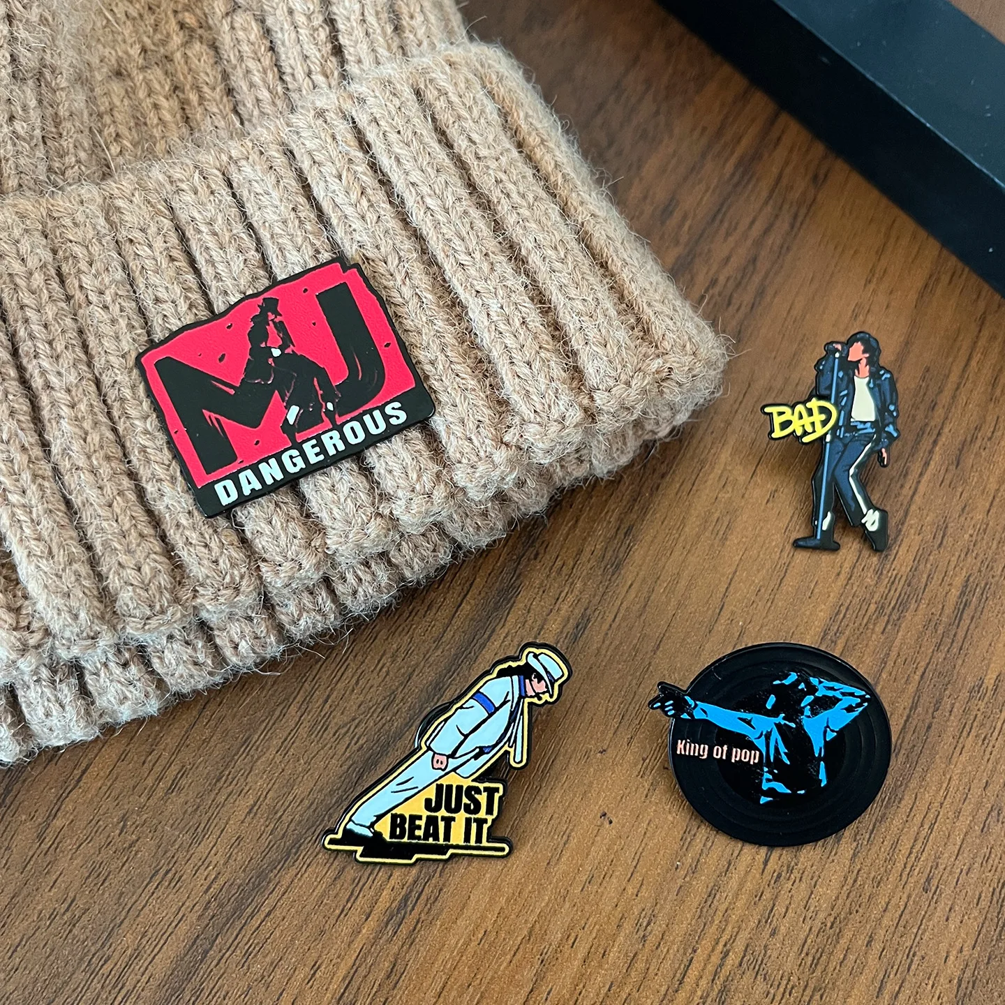 

Michael Jackson Enamel Pins Music King of Pop Fashion Brooches for Women Men Bags Decoration Clothes Badge Toys Gift Hot Sales