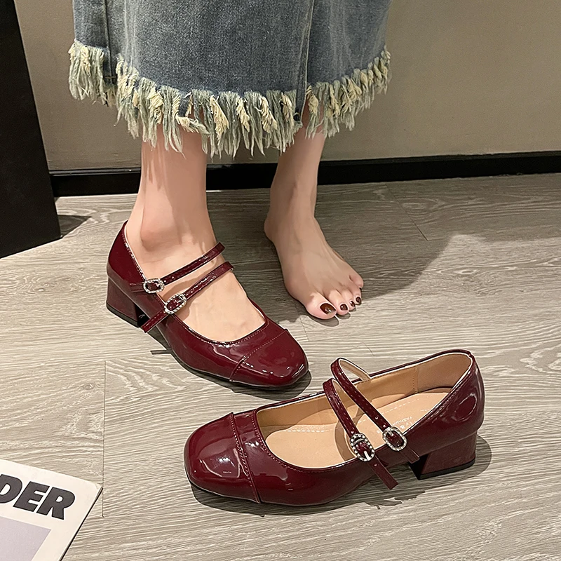 High Heels Women's Silver Lacquer Leather Belt Buckle with Shallow Mouth Middle Heel Shoes Retro Style Mary Jane Women's Shoes