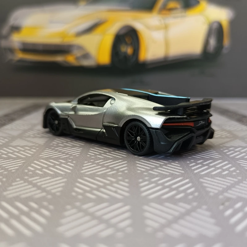 1:64 simulation Bugatti divo alloy racing car model, car decoration rich details, fine workmanship, and good quality