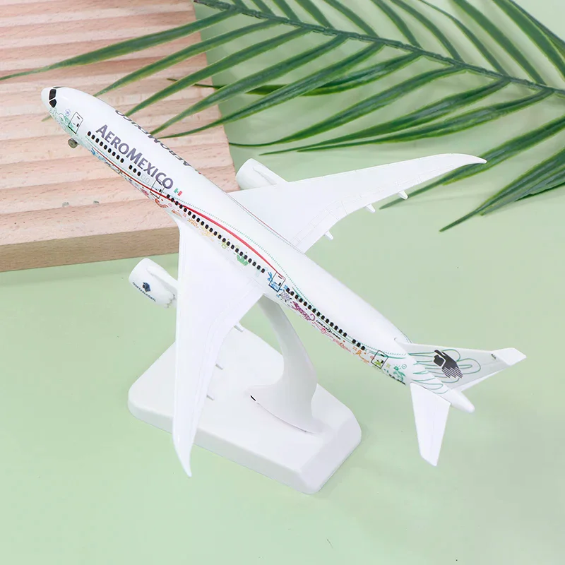 Metallic AEROMEXICO-vliegtuigen: 20 cm gegoten Boeing 787-vliegtuig met gedetailleerd wielontwerp