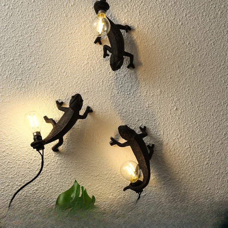 

Chameleon desk lamp wall lamp coffee shop bar creative lamp resin animal lamp