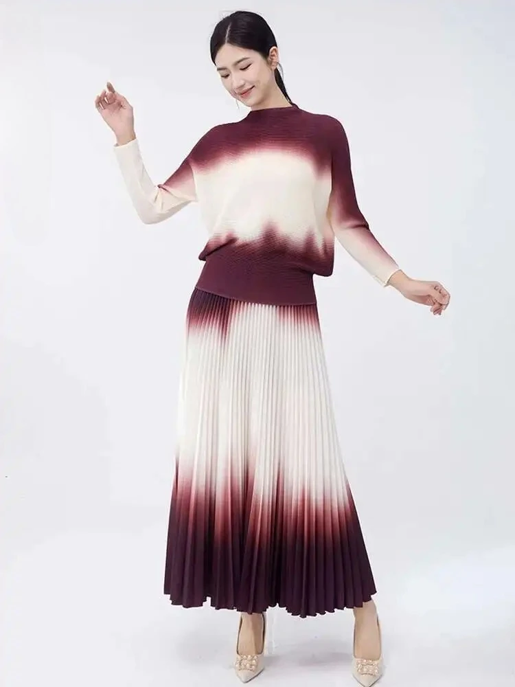 

2025 Summer Women's Gradient Pleated Set Bat Sleeve Loose T-shirt Top Folded Skirt Two-piece Set Fashion Casual Versatile Tide