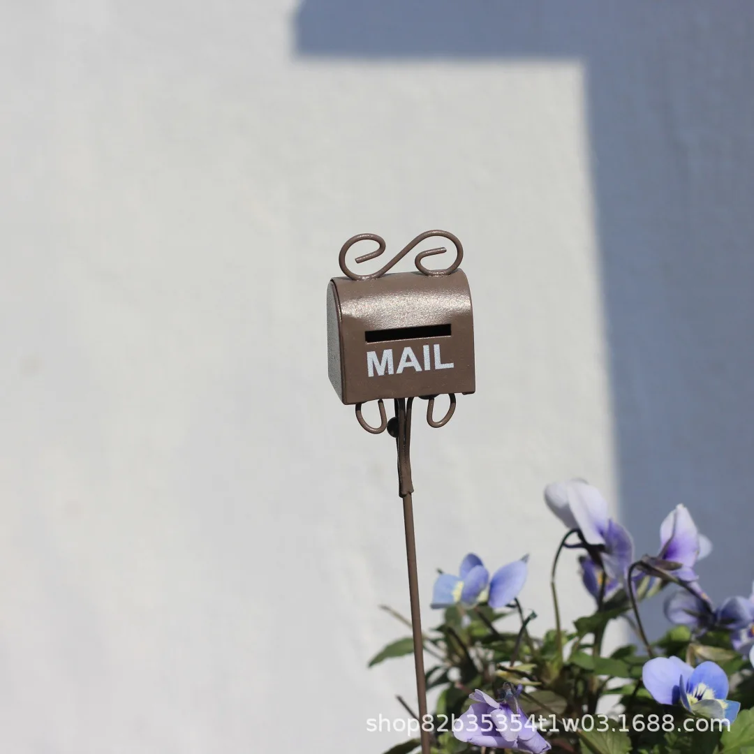 Trending Retro Distressed Iron Flower Label, Garden Metal Sign Stake for Violets & Planter Decor