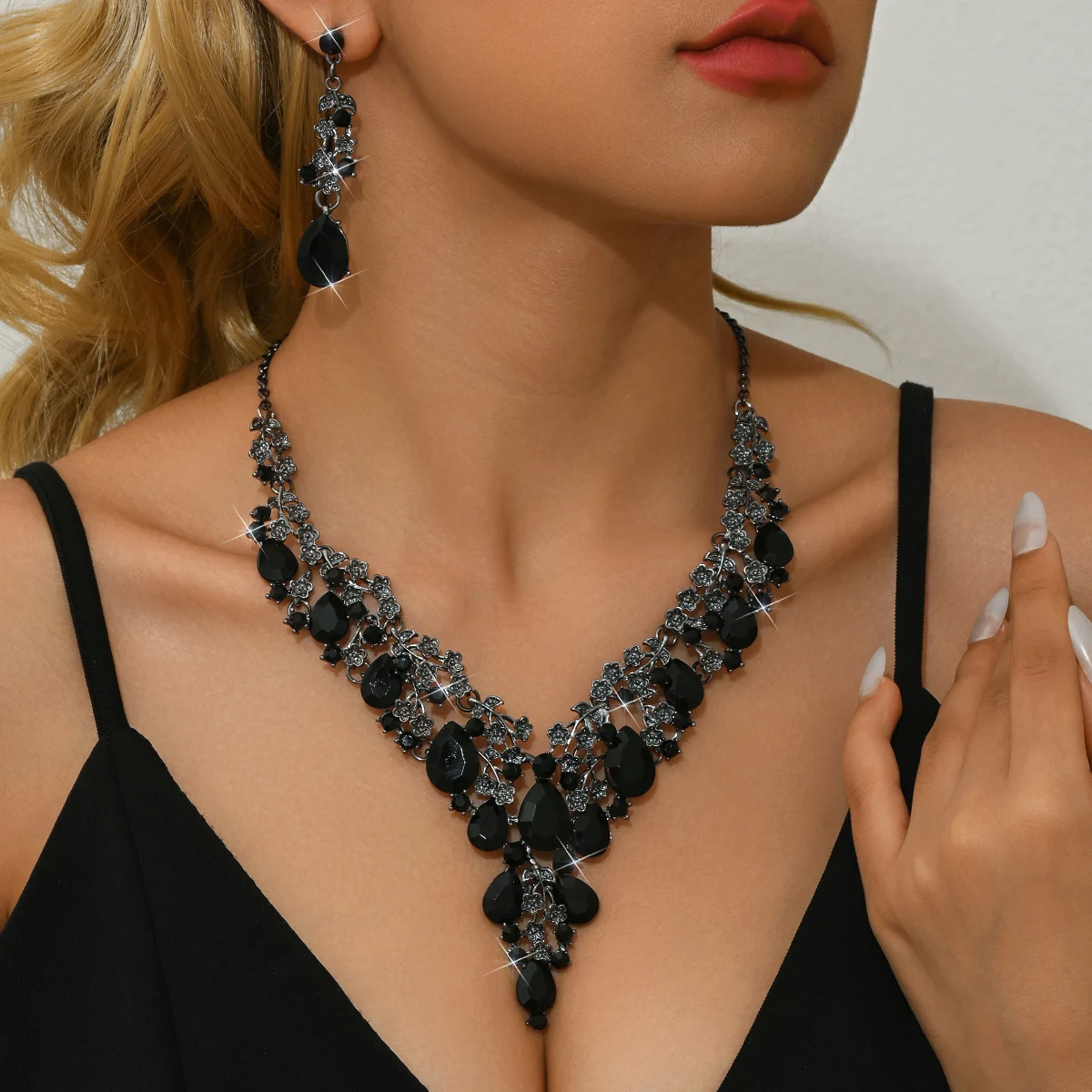 Edles Brautkleid mit Diamantbesatz, Prunkvolle Halskette, Ohrring-Set, Beliebtes Geschenk-Accessoire für Mädchen – Detail 31