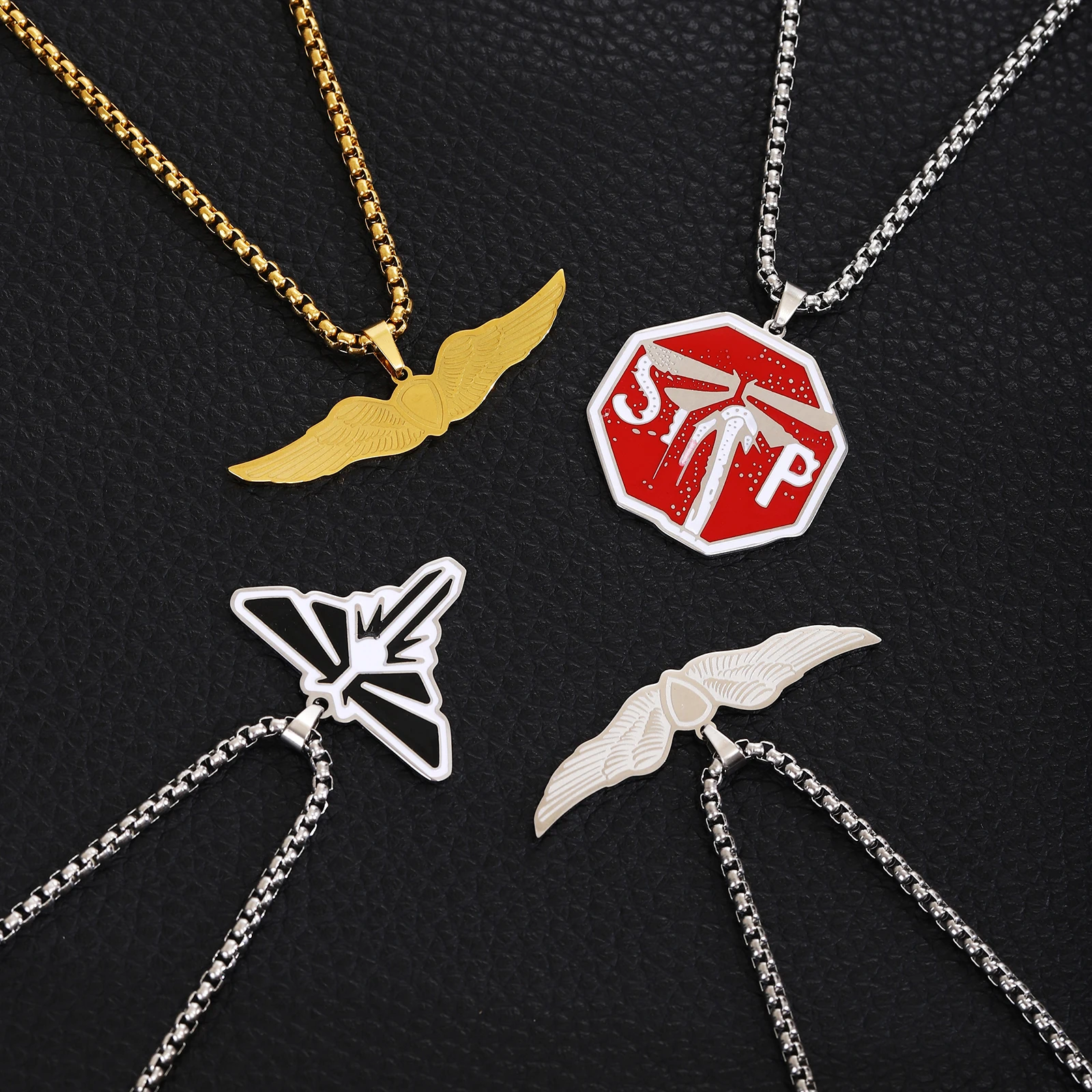 

New The Last of Us 2 Necklace For Men Women Bracelet Gold Plated Wings Badge Pendant Necklace for Fans Cosplay Jewelry Gift