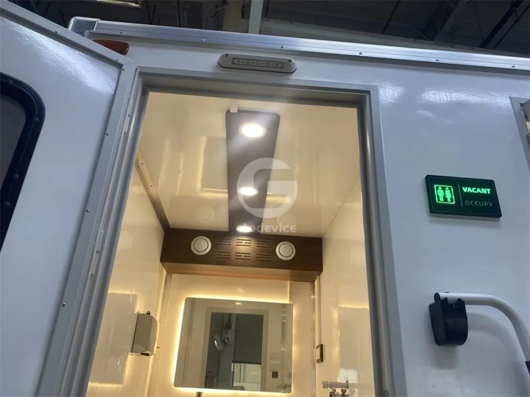 Baño portátil móvil al aire libre del remolque del inodoro del diseño moderno de 19 pies para acampar