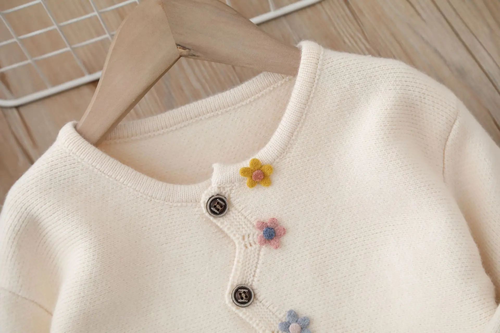 Girl\'s Cardigan Sweater Jacket Autumn Winter Children\'s Casual Knitted Jacket With Flower Stickers Girl\'s Handmade Sweater Top