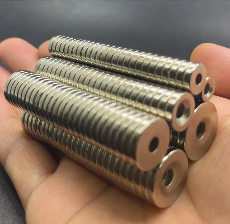 Potenti magneti al neodimio super resistenti 8/10/12/15/20/25/30mm x 3/4/5/6mm Piccolo magnete circolare rotondo con foro per vite in centro